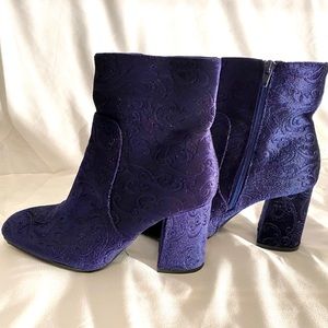 Women’s Refresh brand velvet boots